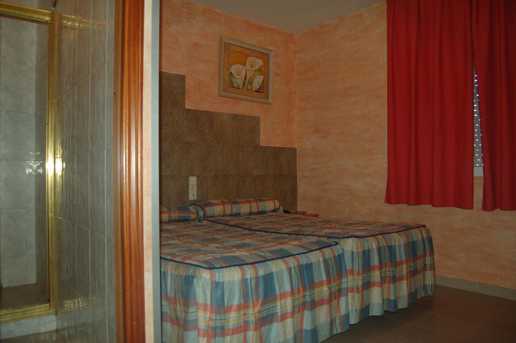 Hostal Mays Numancia de la Sagra Exterior photo