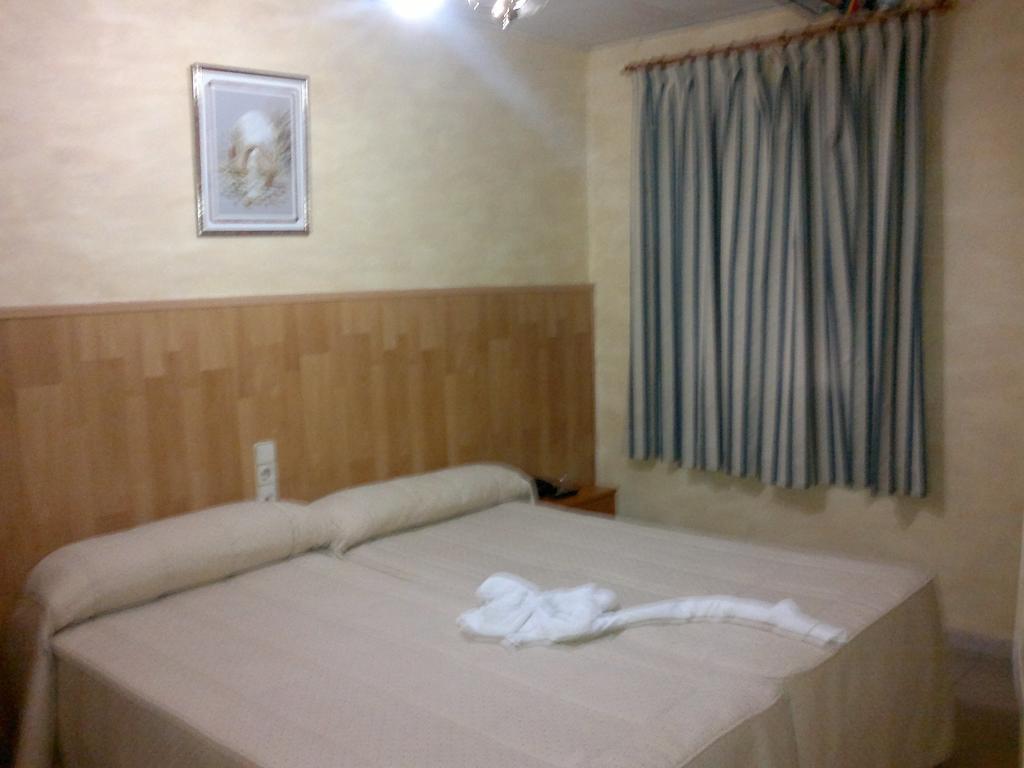 Hostal Mays Numancia de la Sagra Exterior photo