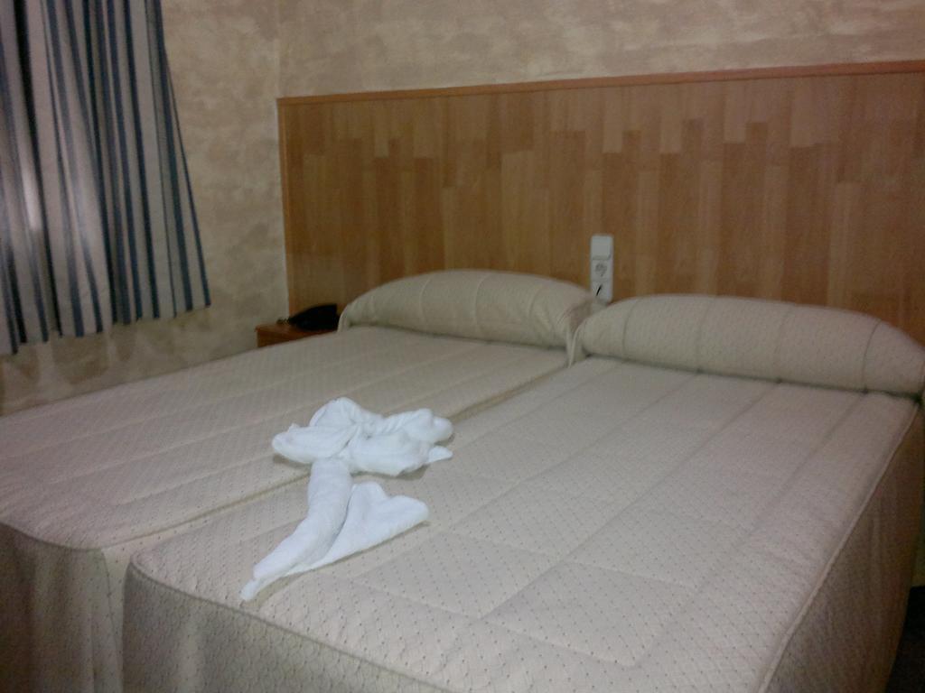 Hostal Mays Numancia de la Sagra Exterior photo