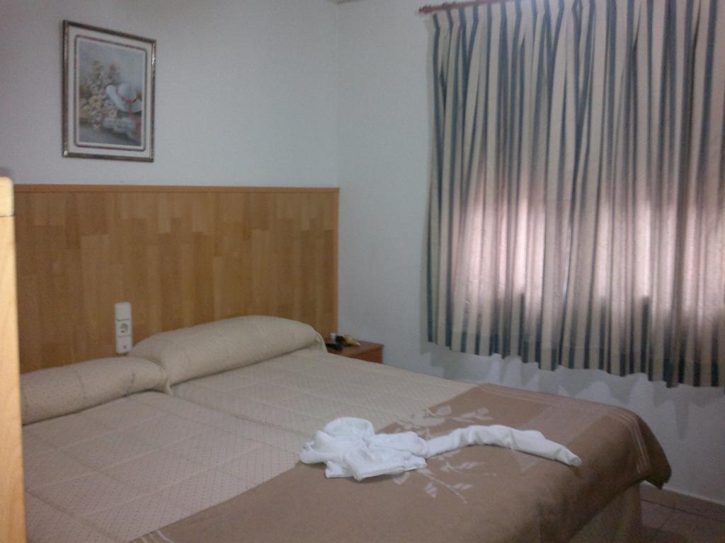 Hostal Mays Numancia de la Sagra Exterior photo